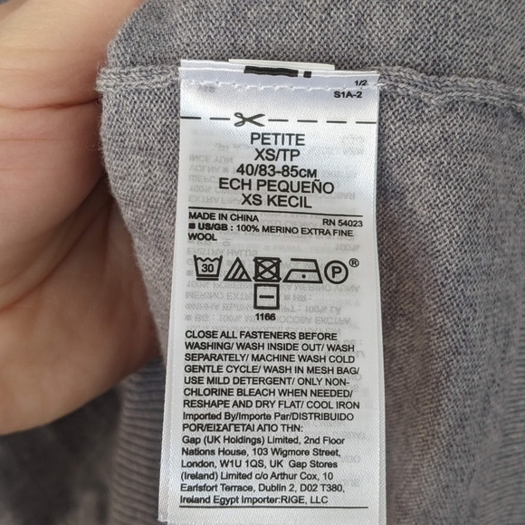 100% merino wool grey Banana Republic XSP cardigan - Picture 8 of 8